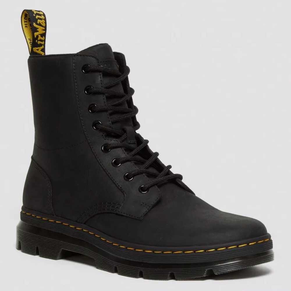 NWOT Dr. Martens Combs Leather Combat Boots in Black Wyoming. Size 6